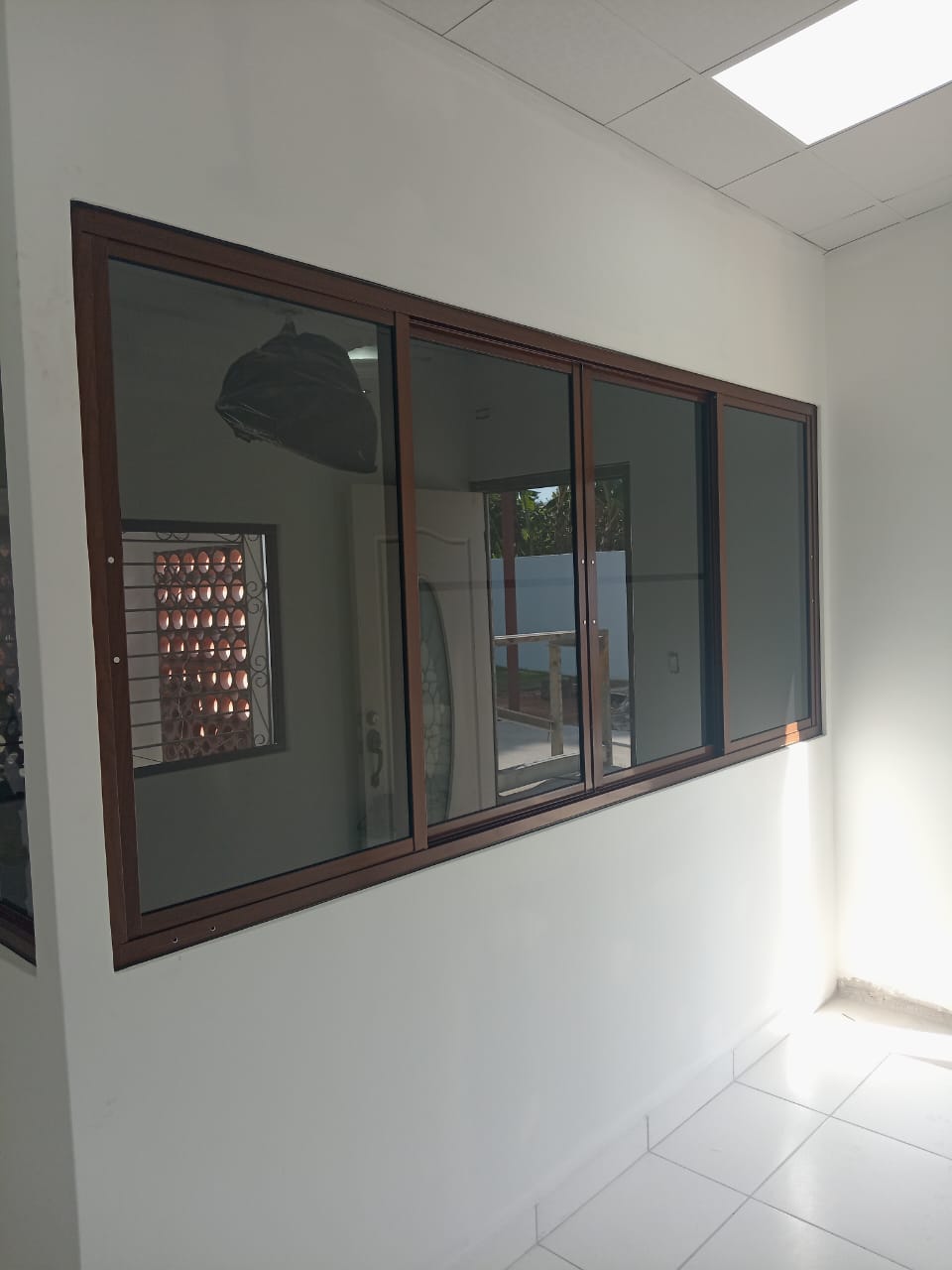 Ventanas comerciales de aluminio para oficinas - Ventanas Vigil Panamá